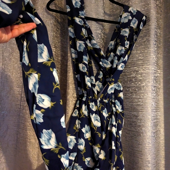 Lulu's S floral romper shorts wrap top - Picture 5 of 8